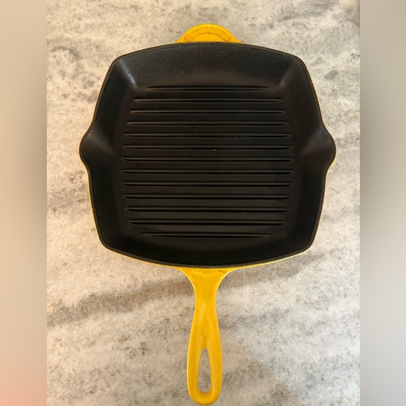 Le Creuset Other - Le Creuset Yellow Skillet with handle sleeve